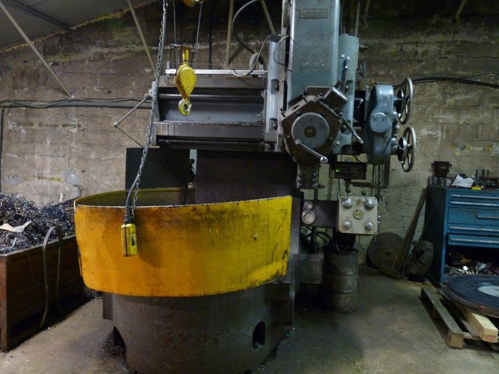 Tour vertical / aléseuse dans l'atelier de la Société Froment